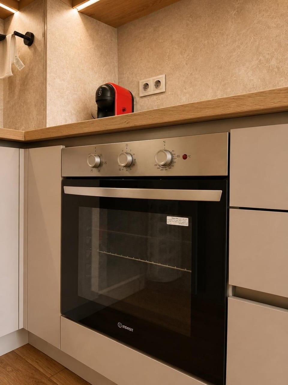 Coffee/tea facilities, oven, stove, kitchen