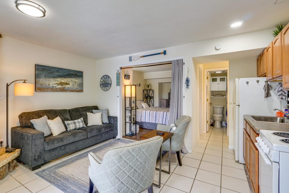 Lakefront Condo, Close to Bagnell Dam Strip House in Village Four Seasons