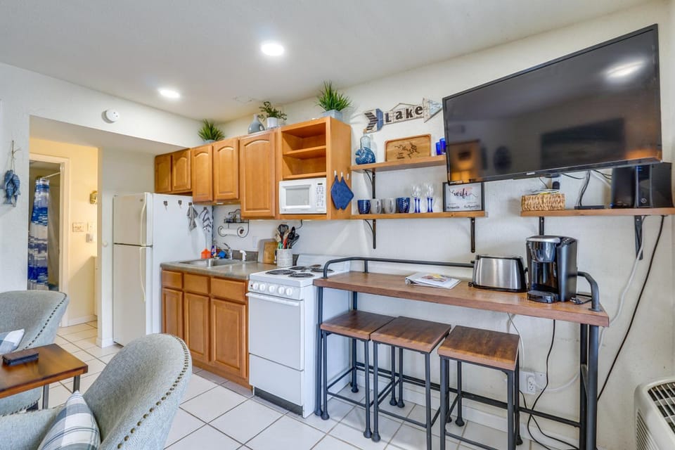 Lakefront Condo, Close to Bagnell Dam Strip House in Village Four Seasons