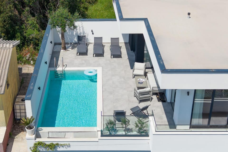 Property building, Patio, Swimming pool, sunbed
