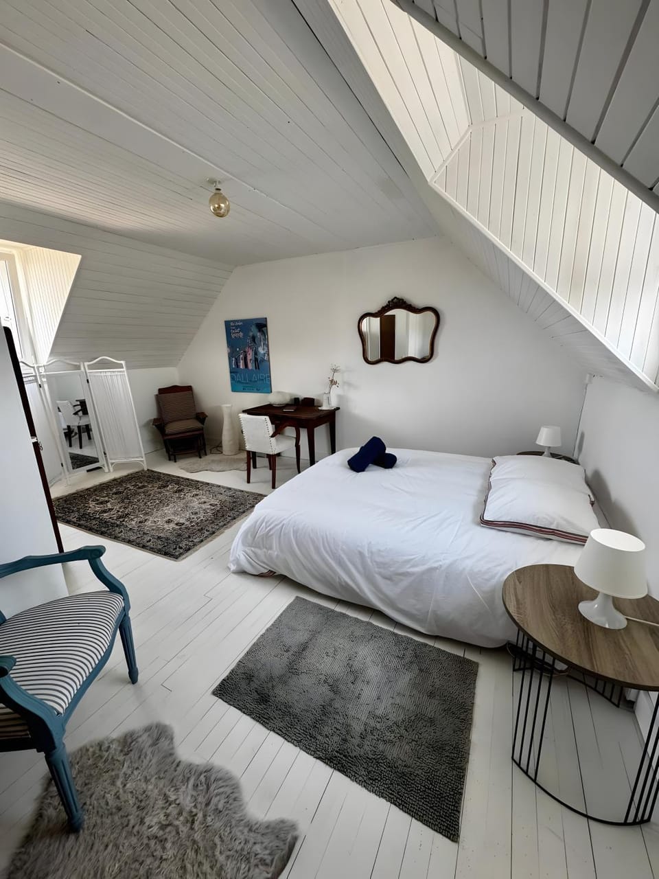 Property building, Living room, Bedroom
