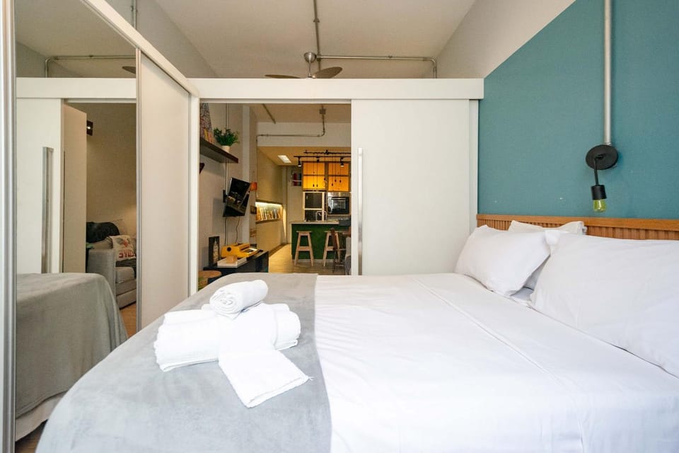 Laris Rio Copacabana - studio one block from the beach Apartment in Rio de Janeiro