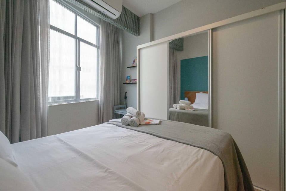 Laris Rio Copacabana - studio one block from the beach Apartment in Rio de Janeiro