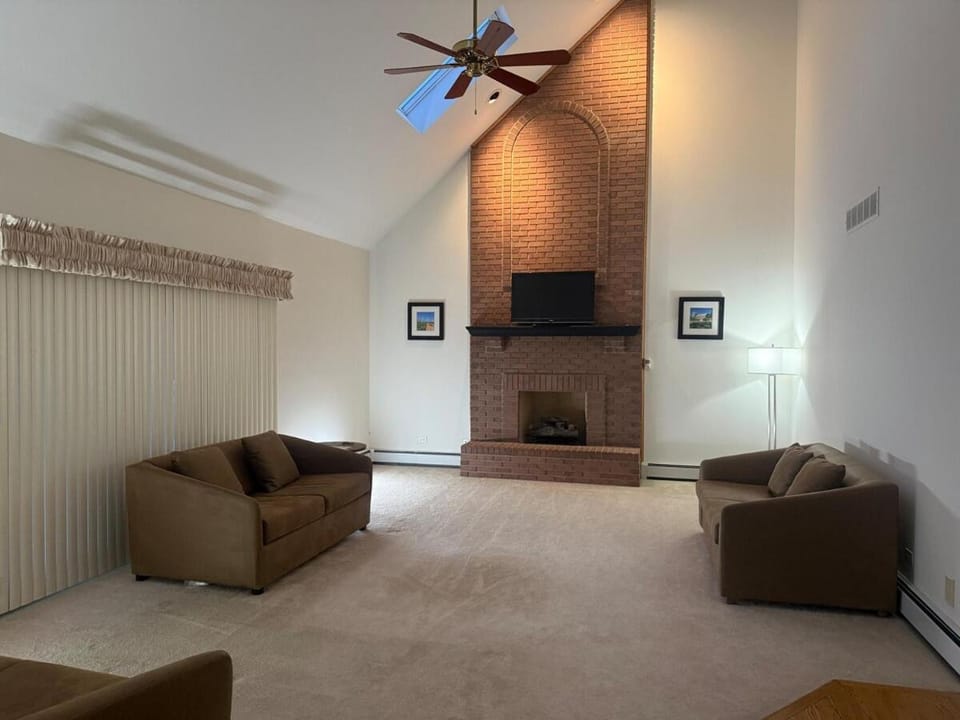 AEQ Luxury House 1 Villa in Orland Park
