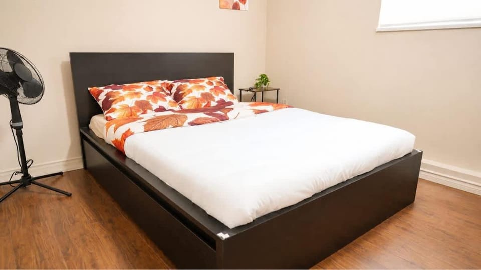 Cozy Vintage Feel 3BR Suite in Quiet Neighbourhood House in Vancouver