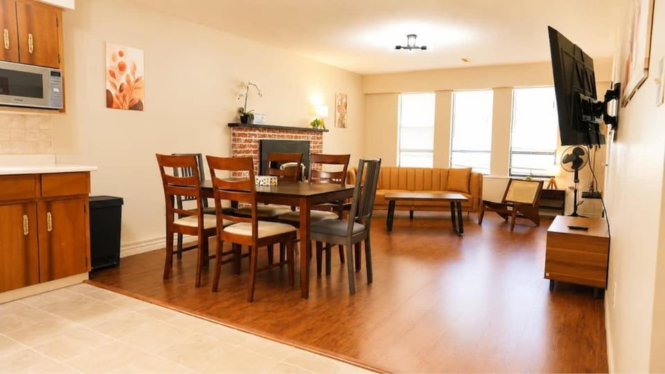 Cozy Vintage Feel 3BR Suite in Quiet Neighbourhood House in Vancouver