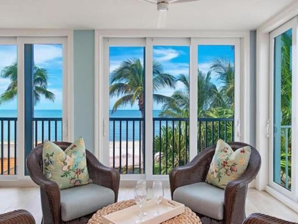 Three Bedroom Beach Villa with Gulf View Terrace Apartment in Naples