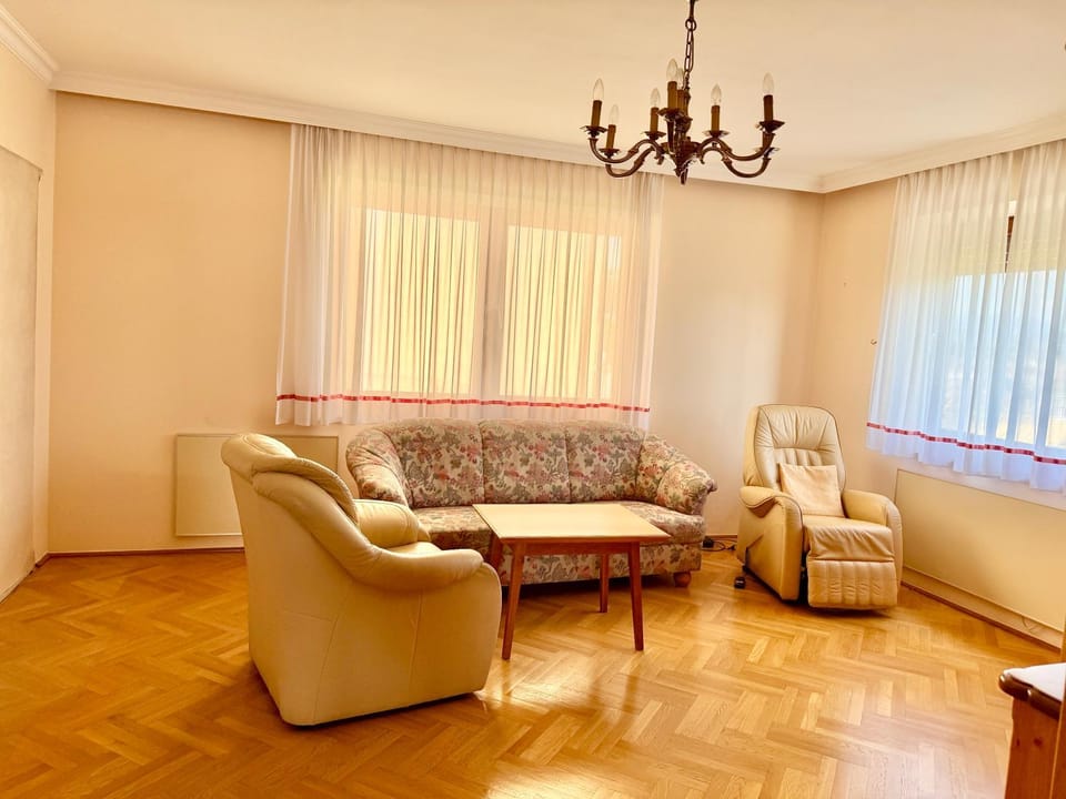 Wörtheesee Villa - Lake View & Free Parking Apartment in Carinthia, Austria
