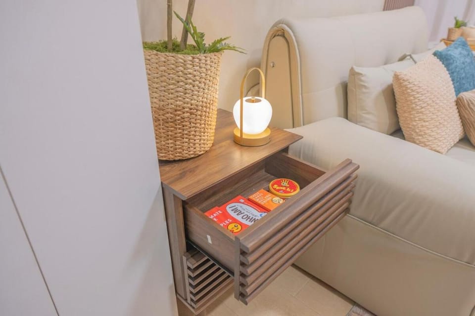 2 mins to Mall, with Washer and Automatic Sofa Bed Apartment in Pasig