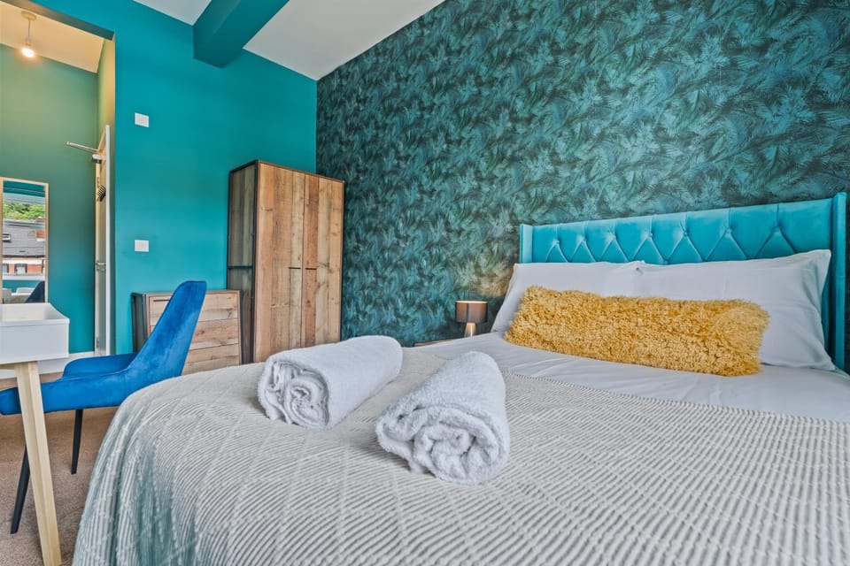 Snug House - 5 Bed 5 bath Contractor & Corporate Accommodation, Free Parking House in Sheffield