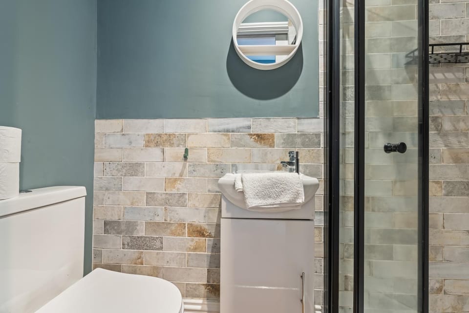 Snug House - 5 Bed 5 bath Contractor & Corporate Accommodation, Free Parking House in Sheffield