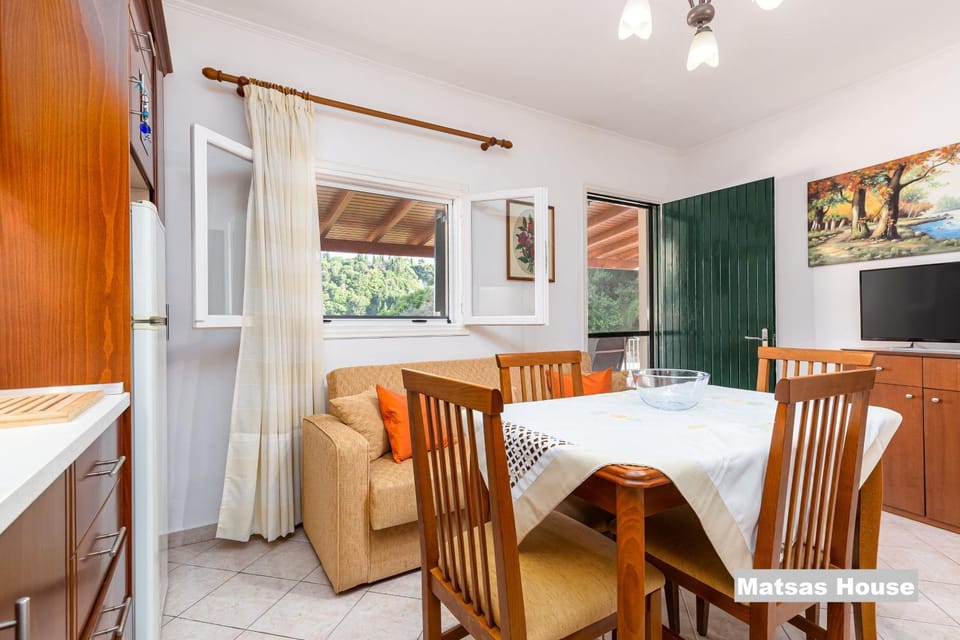 TV and multimedia, Kitchen or kitchenette, Dining area