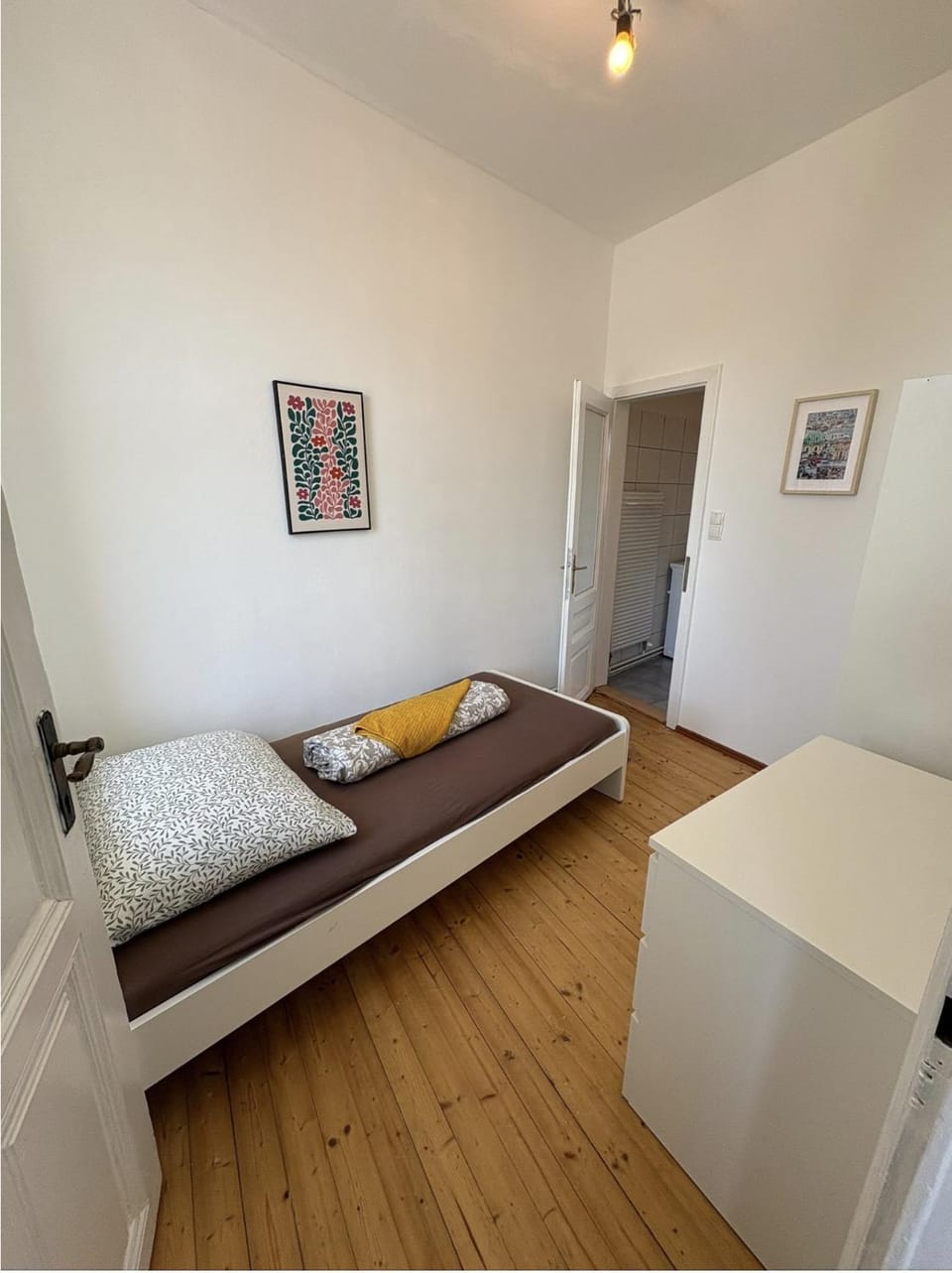 Three Bedroom Spacious Apartment near Train Station Apartment in Vienna