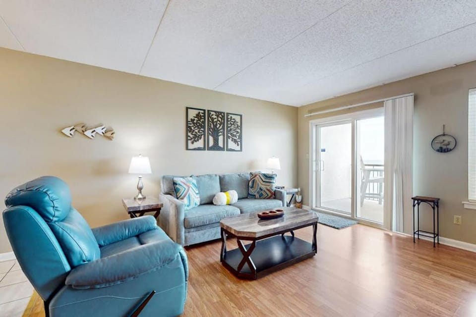 Cozy beachfront condo with beach setup - near shopping House in Okaloosa Island