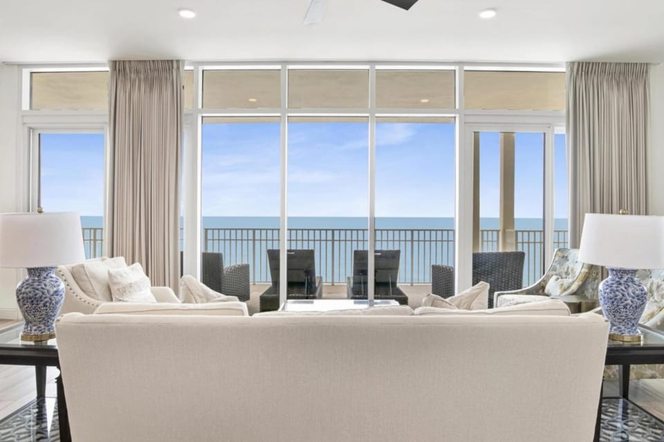 Four Bedroom Gulf Front Condo with Expansive Balcony Apartment in Perdido Key