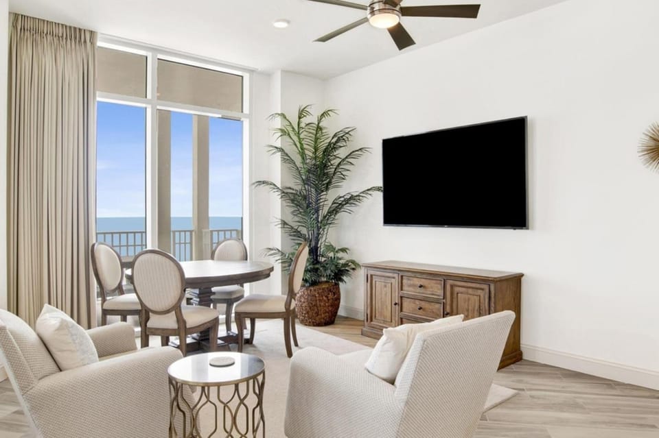 Four Bedroom Gulf Front Condo with Expansive Balcony Apartment in Perdido Key