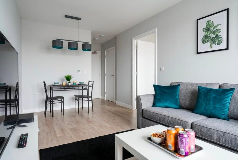 Modern City Centre Apartment with Free Parking Sleeps 7 Apartment in Birmingham