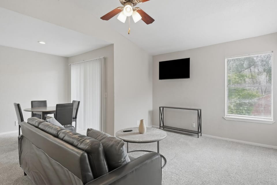 Cozy 2br Nashville retreat Apartment in Cloverhill