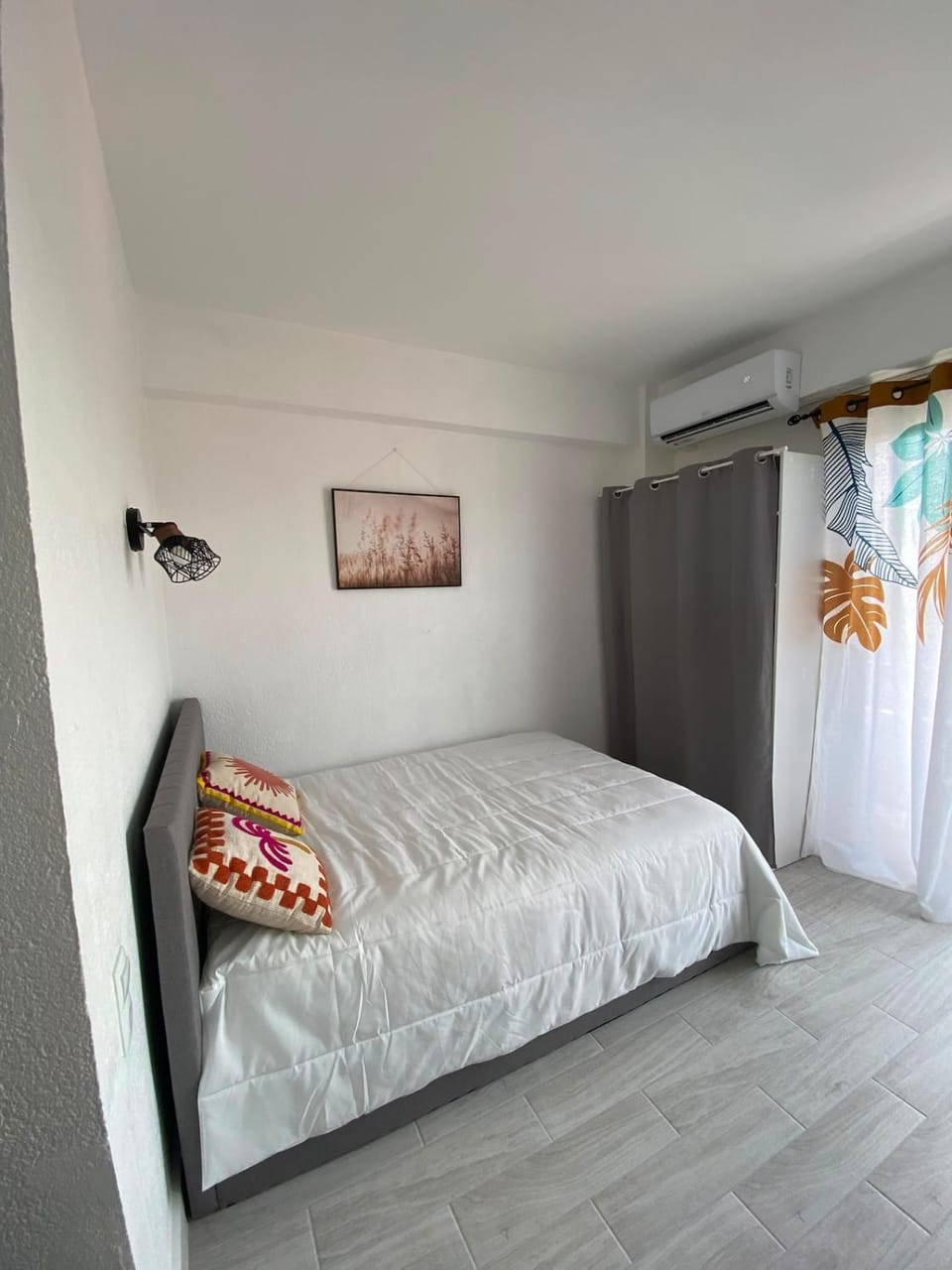 Studio vue mer et montagne pieds dans l'eau Apartment in Saint-Cyprien