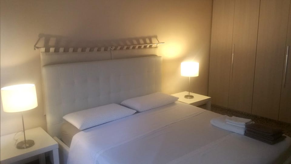 Bed, Other, Photo of the whole room, Bedroom, wardrobe