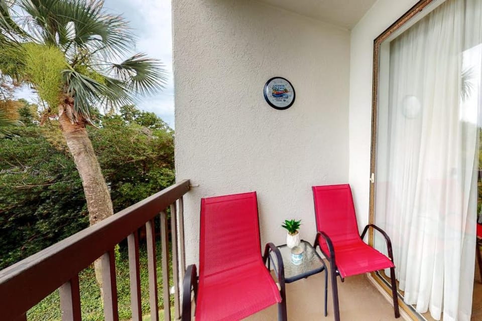 Perfect studio gem with pool fast WiFi sound view & kitchenette Apartment in Fort Walton Beach