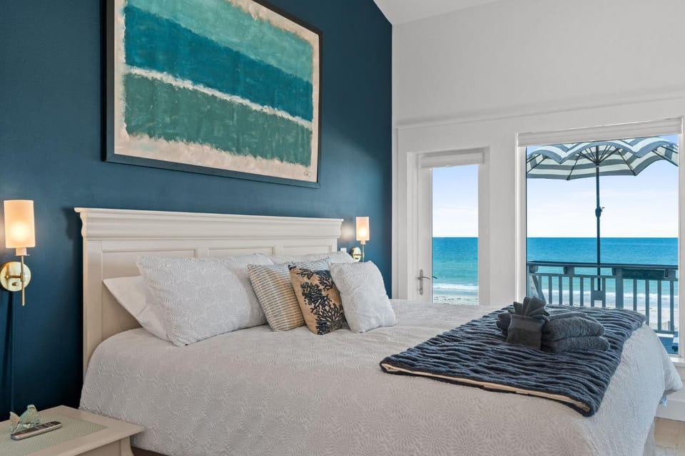 Bed, Bedroom, Sea view