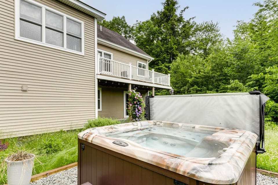 Waterville Getaway w/ Private Hot Tub House in Campton
