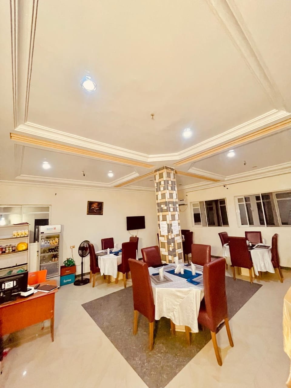 Restaurant/places to eat, Restaurant/places to eat