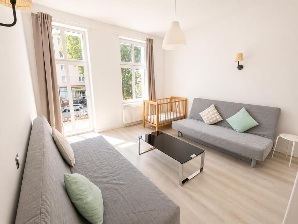 Bedroom, cot