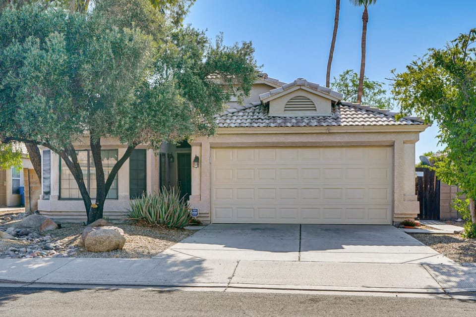 2 Mi to Surprise Stadium! Dog-Friendly Home, Pool House in El Mirage