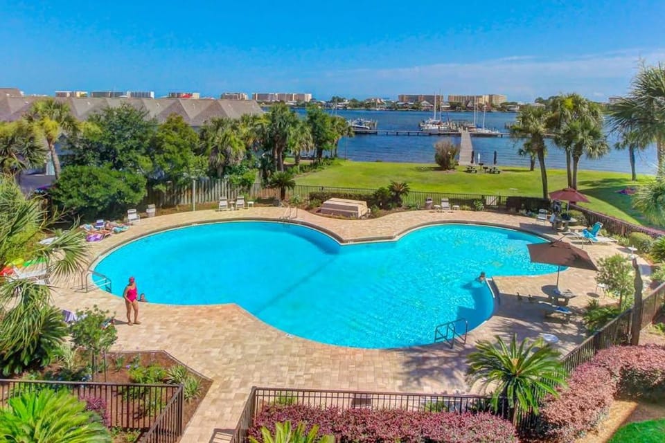 Cozy soundfront studio with shared pool & close to beach Apartment in Fort Walton Beach