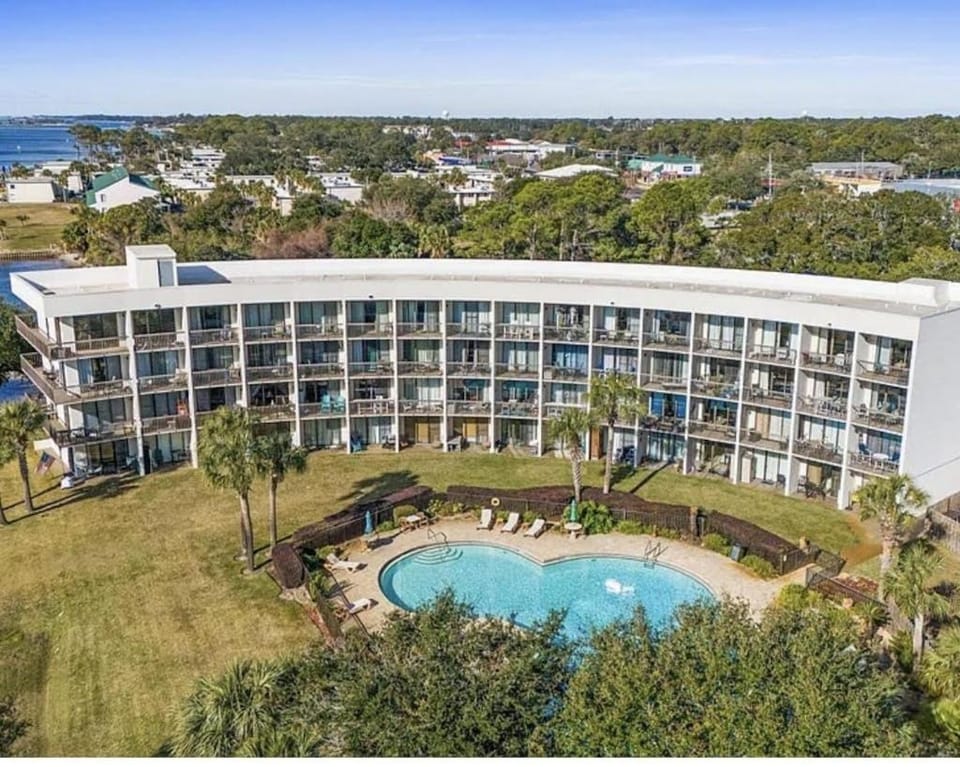 Cozy soundfront studio with shared pool & close to beach Apartment in Fort Walton Beach