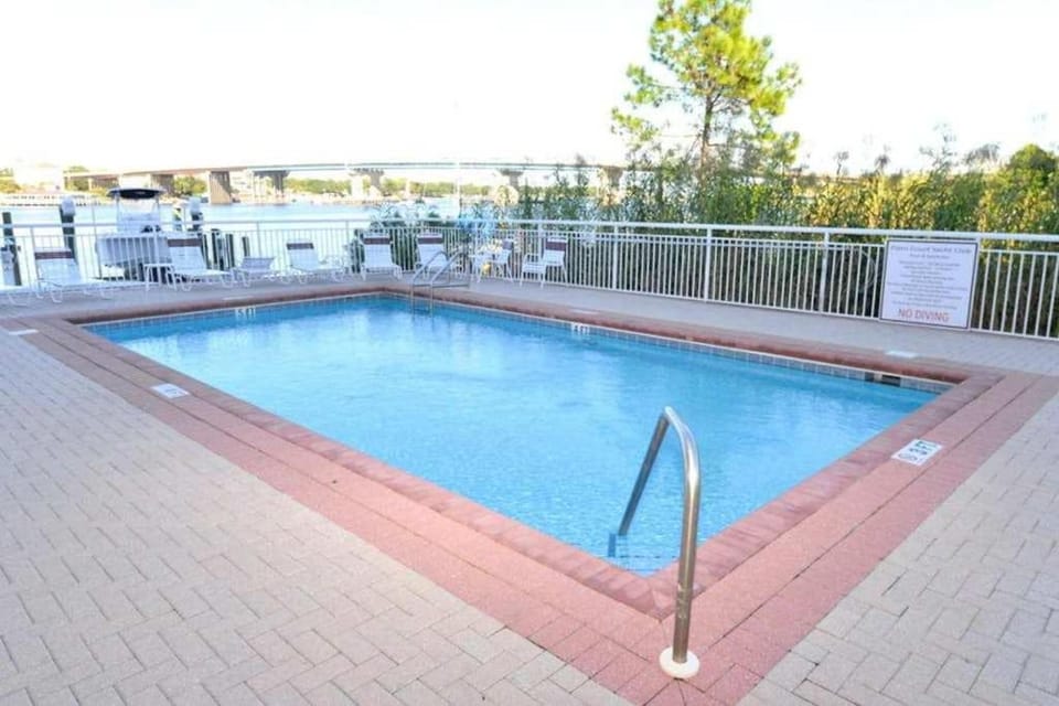 Palm Court Yacht Club 312 - Gorgeous condo with shared pool private laundry and sound views House in Okaloosa Island