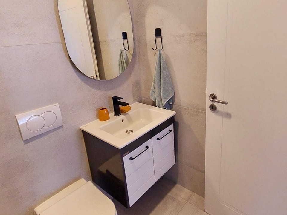 Edon Apartments - Free Private Parking Apartment in Europe