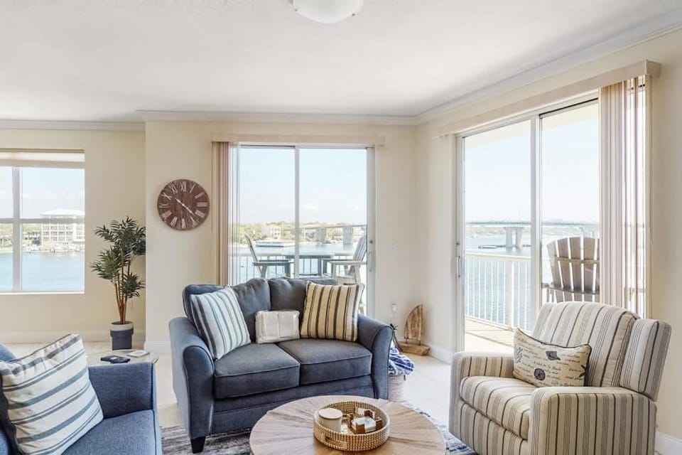 Palm Court Yacht Club 410 - Waterfront condo with balcony pool hot tub central AC & washer&dryer House in Okaloosa Island
