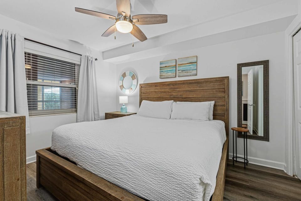 Oceanfront Condo with Shared Pool & Hot Tub Ocean View & Private Washer&Dryer Apartment in Okaloosa Island