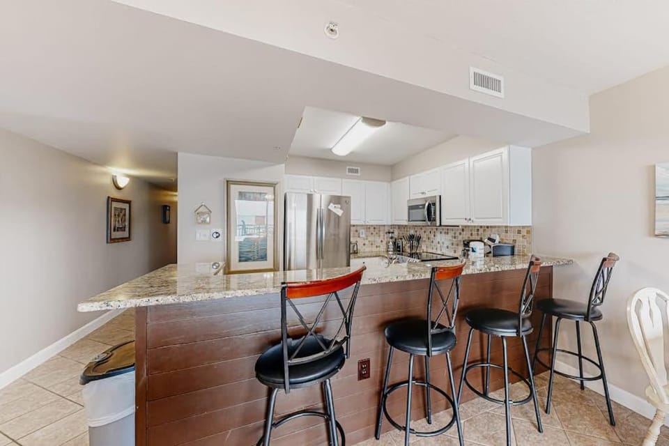 Waterfront Gem - Shared Pool Beach Access Free WiFi Washer&Dryer & Central AC House in Okaloosa Island