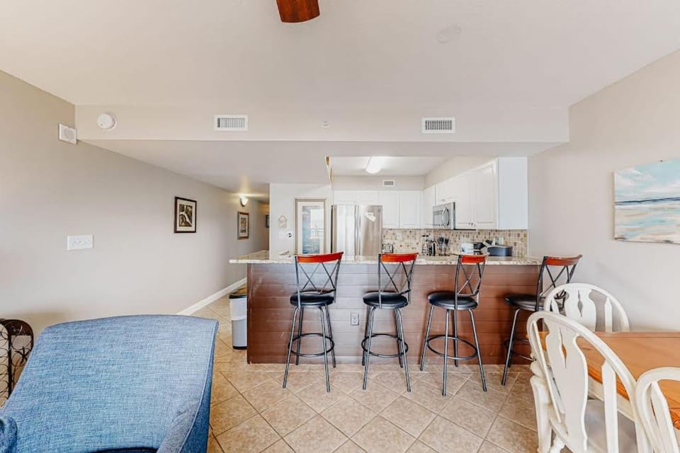 Waterfront Gem - Shared Pool Beach Access Free WiFi Washer&Dryer & Central AC House in Okaloosa Island