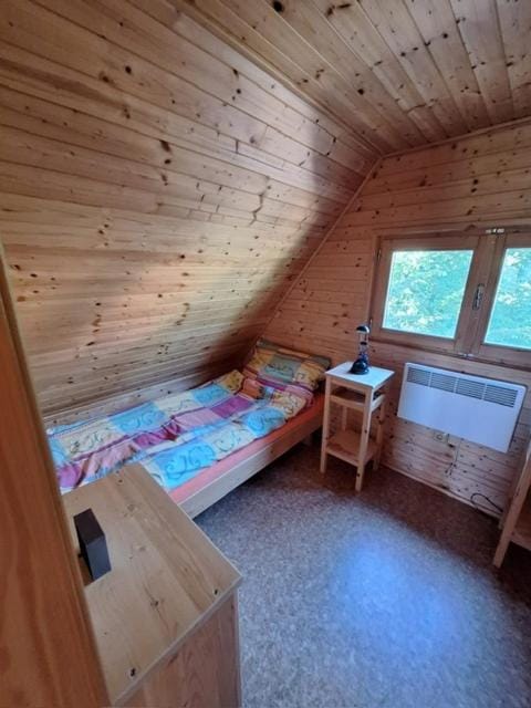 Chata u Dalešické přehrady House in Czechia