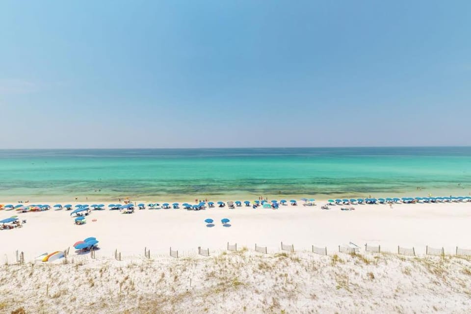 Seventh floor Gulf-front suite with amazing views washer&dryer AC & pool House in Okaloosa Island