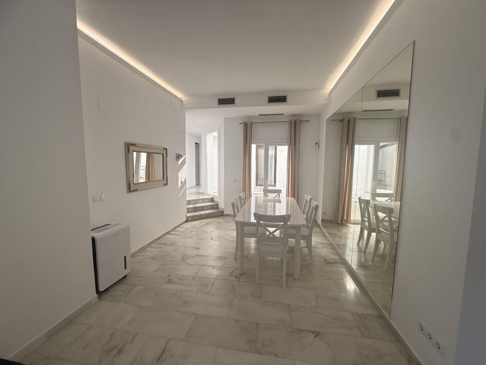 Casa en Primera Línea de Playa con Suite y piscina House in Marbella