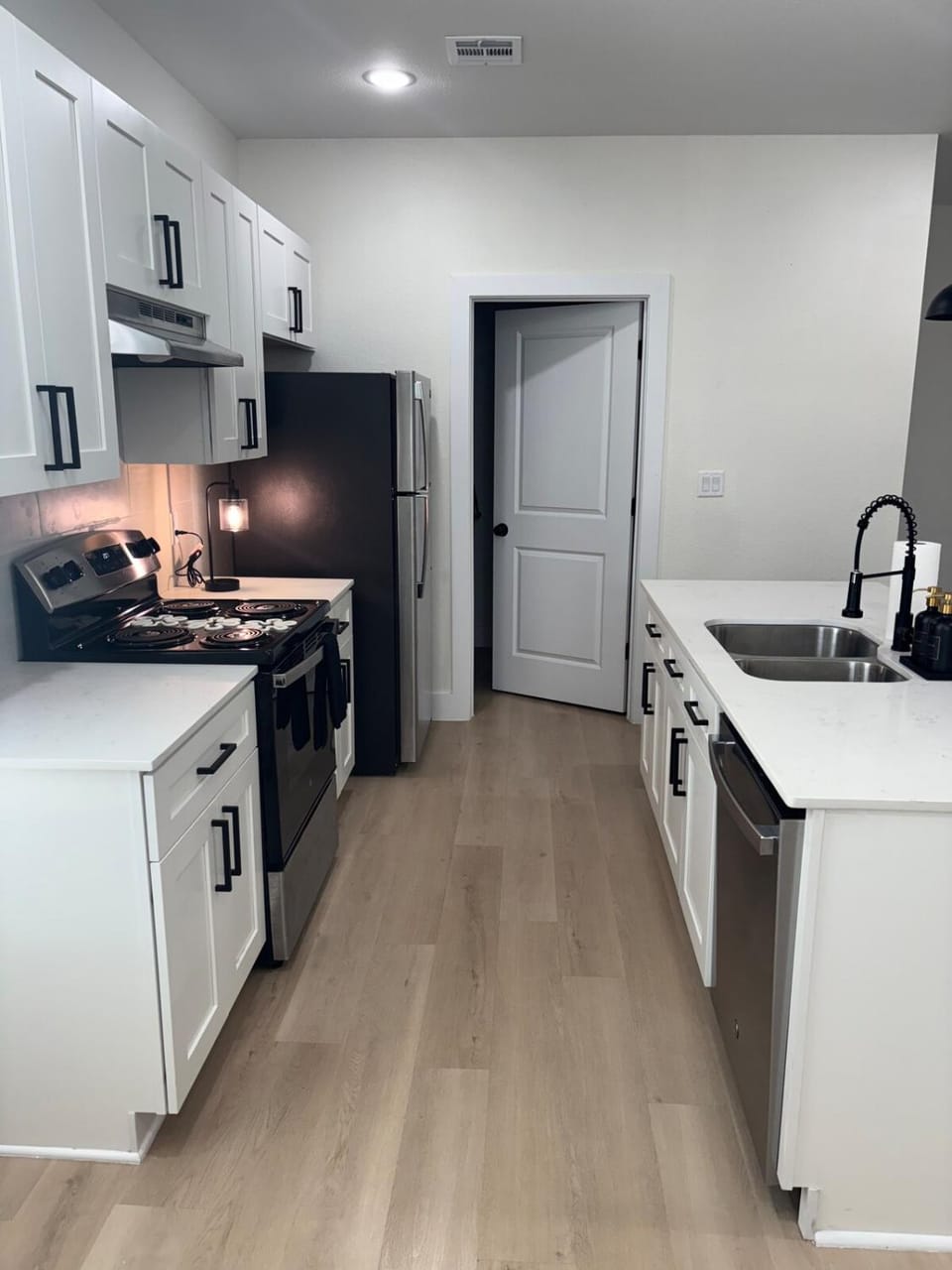 Modern home away from home! Apartment in Houston