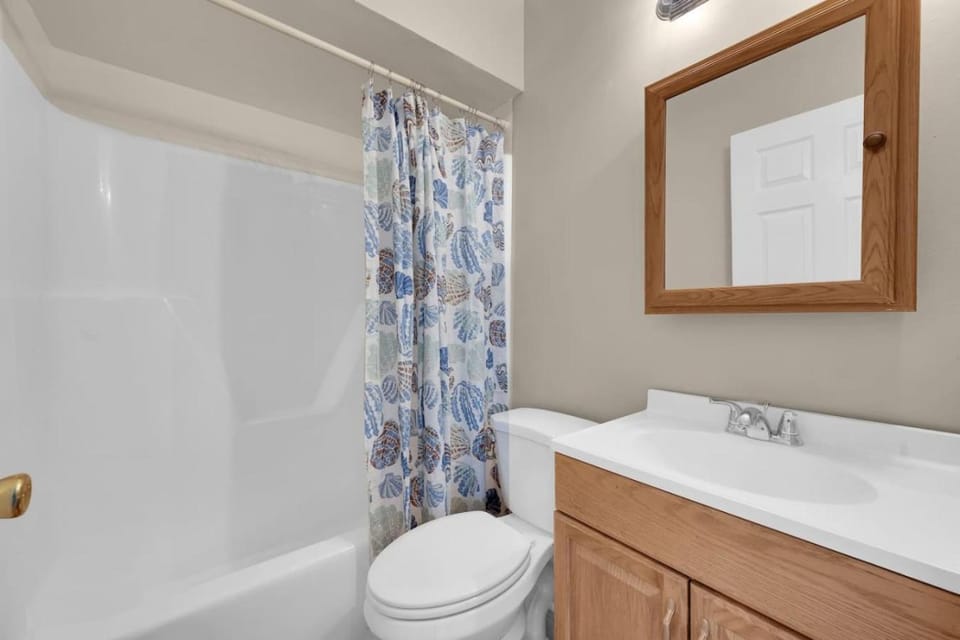 Between Tides 2BR Walk to Beach Unit B Apartment in Seaside Park