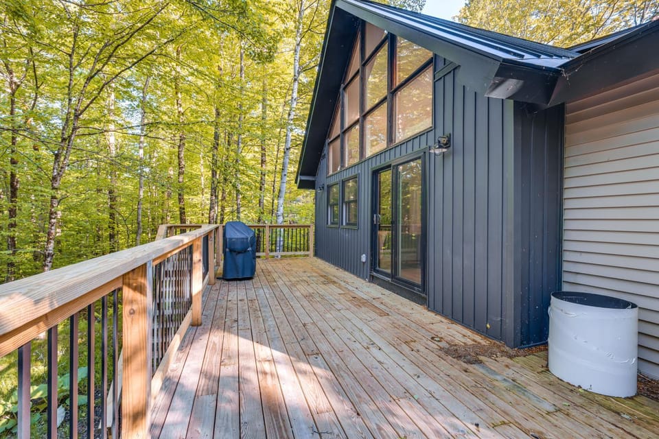 3 Mi to Killington Resort! All-Season Group Escape House in Mendon