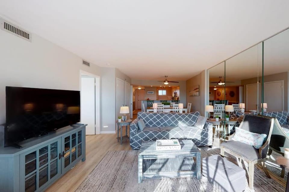 Sea Oats 708 - 7th floor condo in beachfront complex with pool Gulf view W&D & fast WiFi House in Okaloosa Island