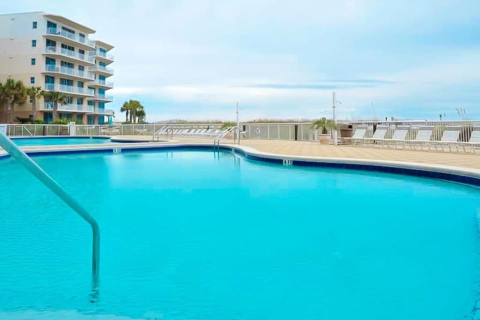 Sixth floor Summer Place condo w beach access shared pool and more House in Okaloosa Island