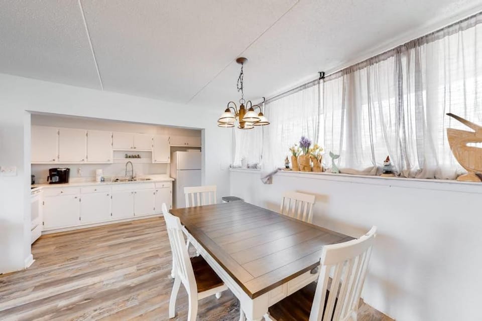 Waterfront condo with pool central AC washer&dryer and WiFi House in Fort Walton Beach