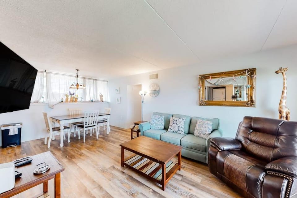 Waterfront condo with pool central AC washer&dryer and WiFi House in Fort Walton Beach