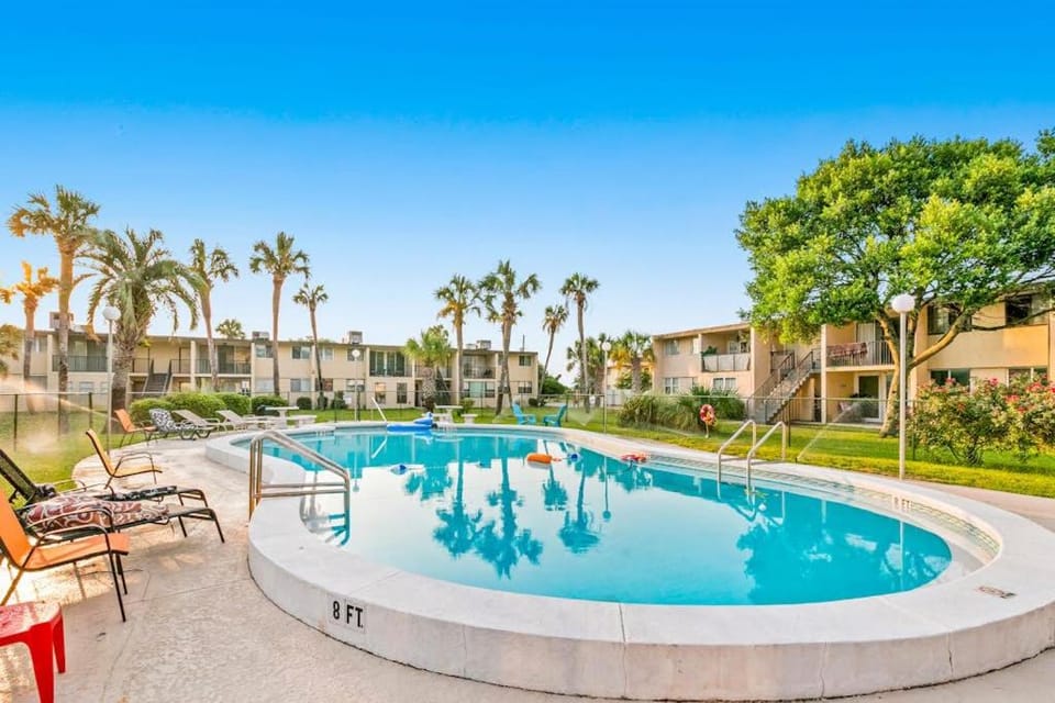 Waterfront condo with pool central AC washer&dryer and WiFi House in Fort Walton Beach
