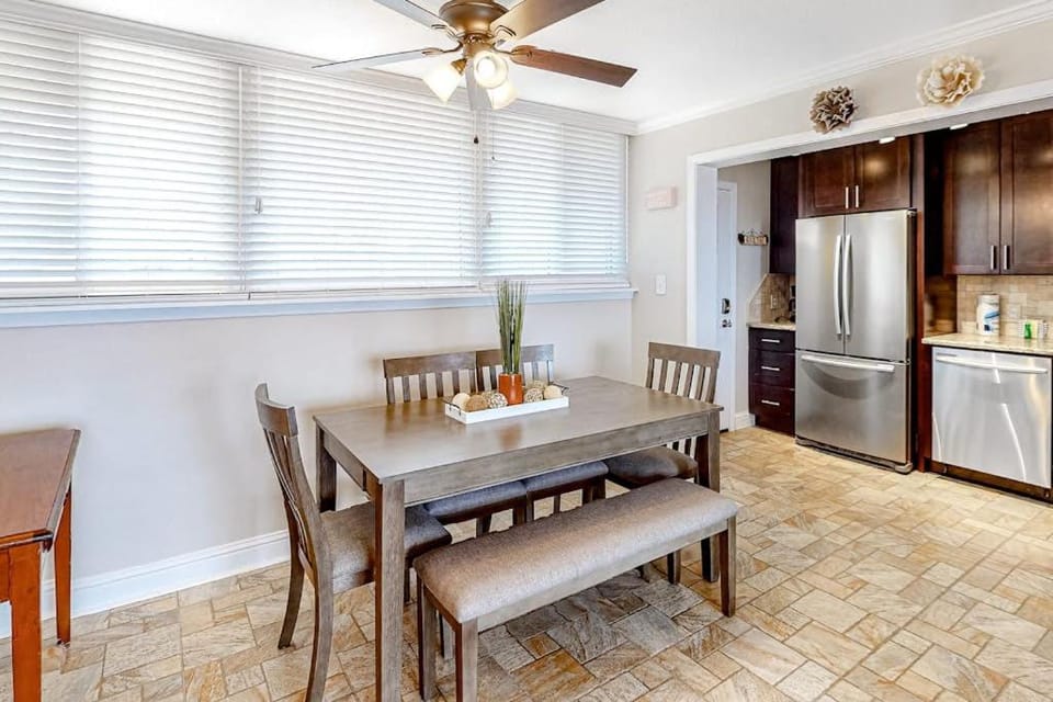 Cozy Condo with a Pool Washer&Dryer and High-speed WiFi House in Fort Walton Beach